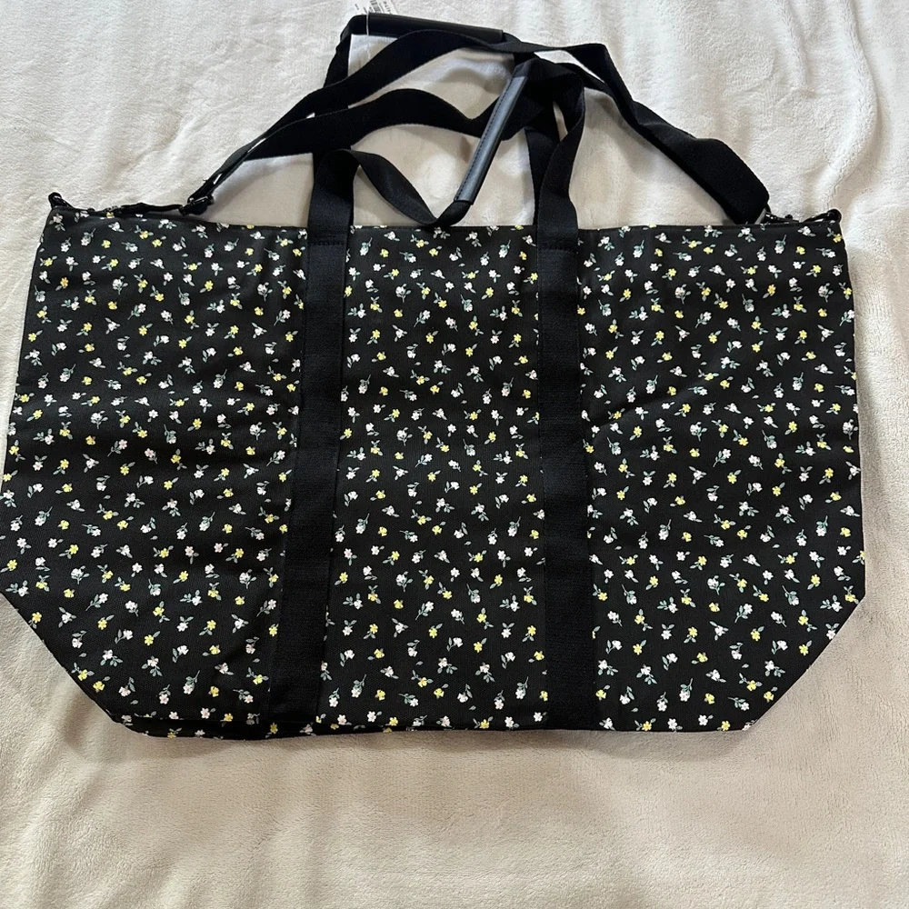New With Tag PINK Victoria’s Secret Floral Weekender Tote - Picture 3 of 5